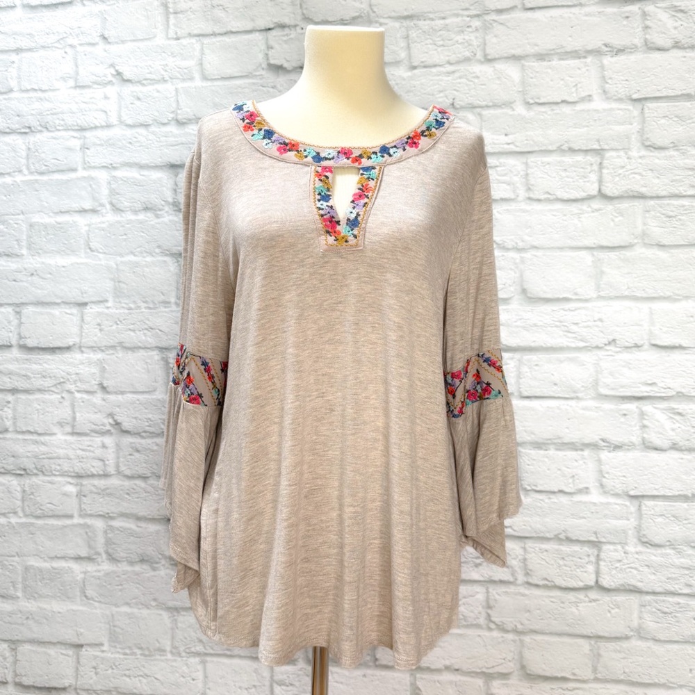 DEMOCRACY colorful embroidered bell sleeve top, M. - Picture 6 of 8